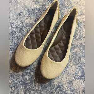 SALE!! REEF! 🌊 Bella Costa Arch Support Flats. LIKE NEW! Size 7.5.